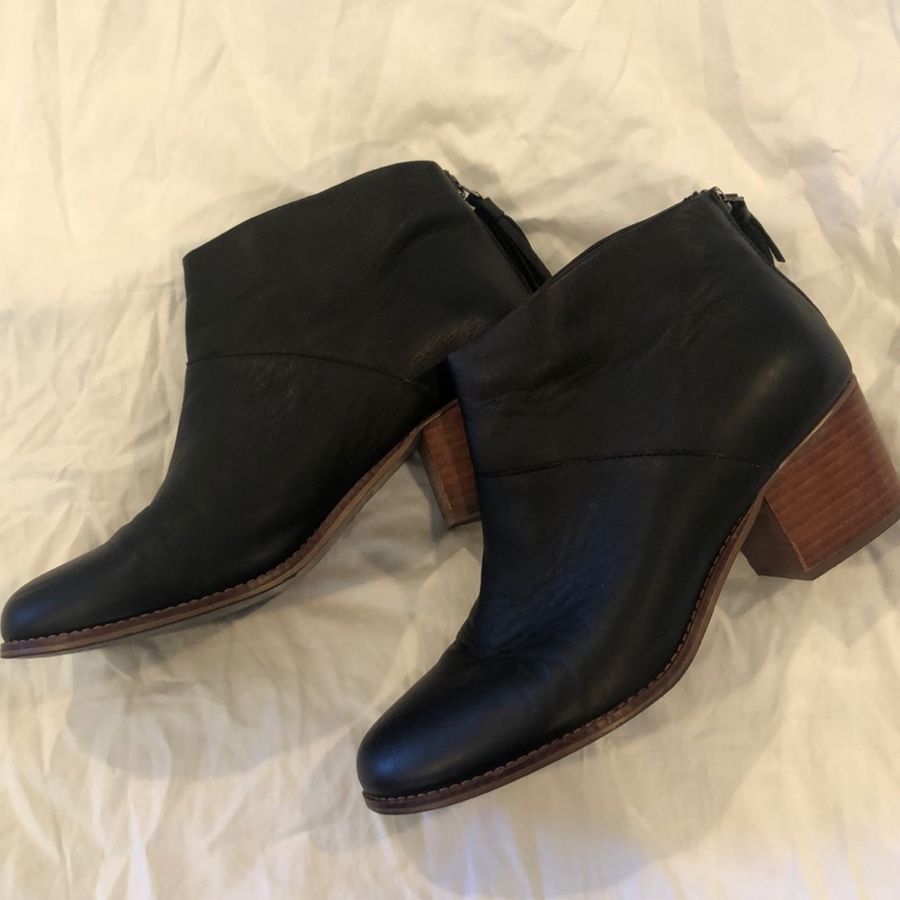 ❌SOLD❌Black TOMS Booties